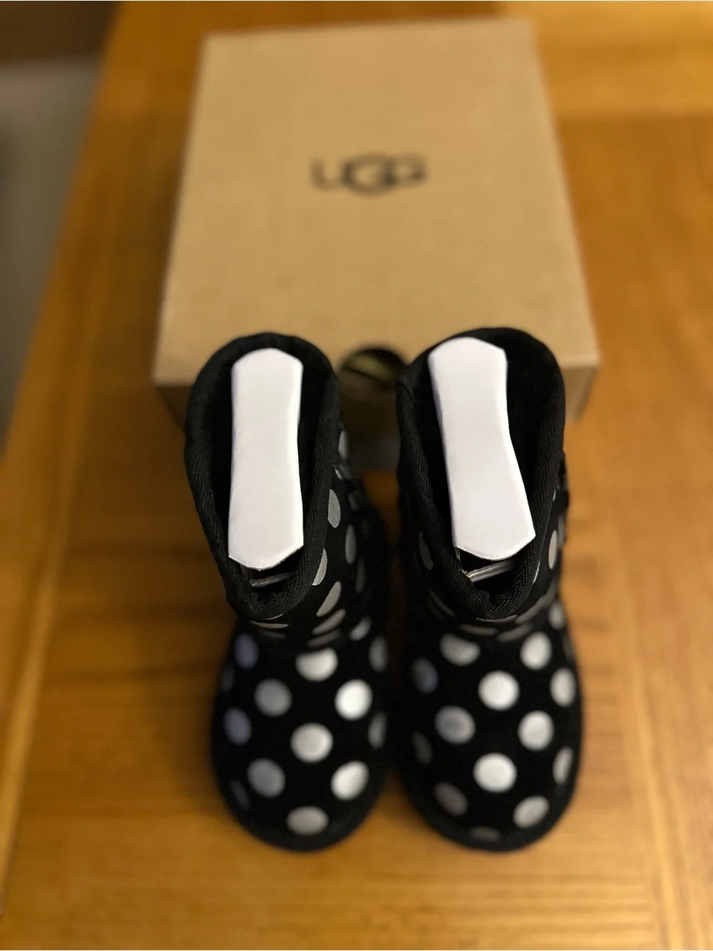 NIB UGG T CLASSIC METALLIC DOTS NIB Toddler Size 6